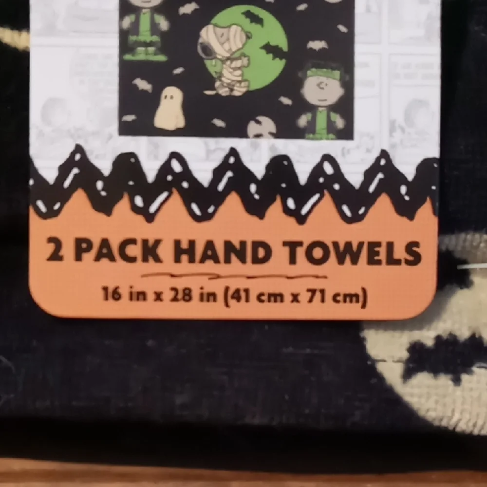 Peanuts Halloween Hand Towels in Black and Green